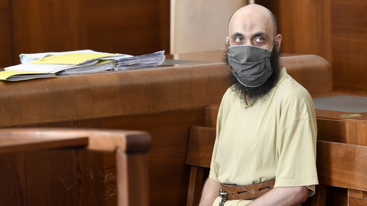 Desetiletý trest pro bývalého pražského imáma platí, rozhodl soud